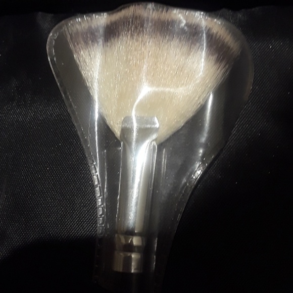 Morphe Other - Vegan morphe fan brush